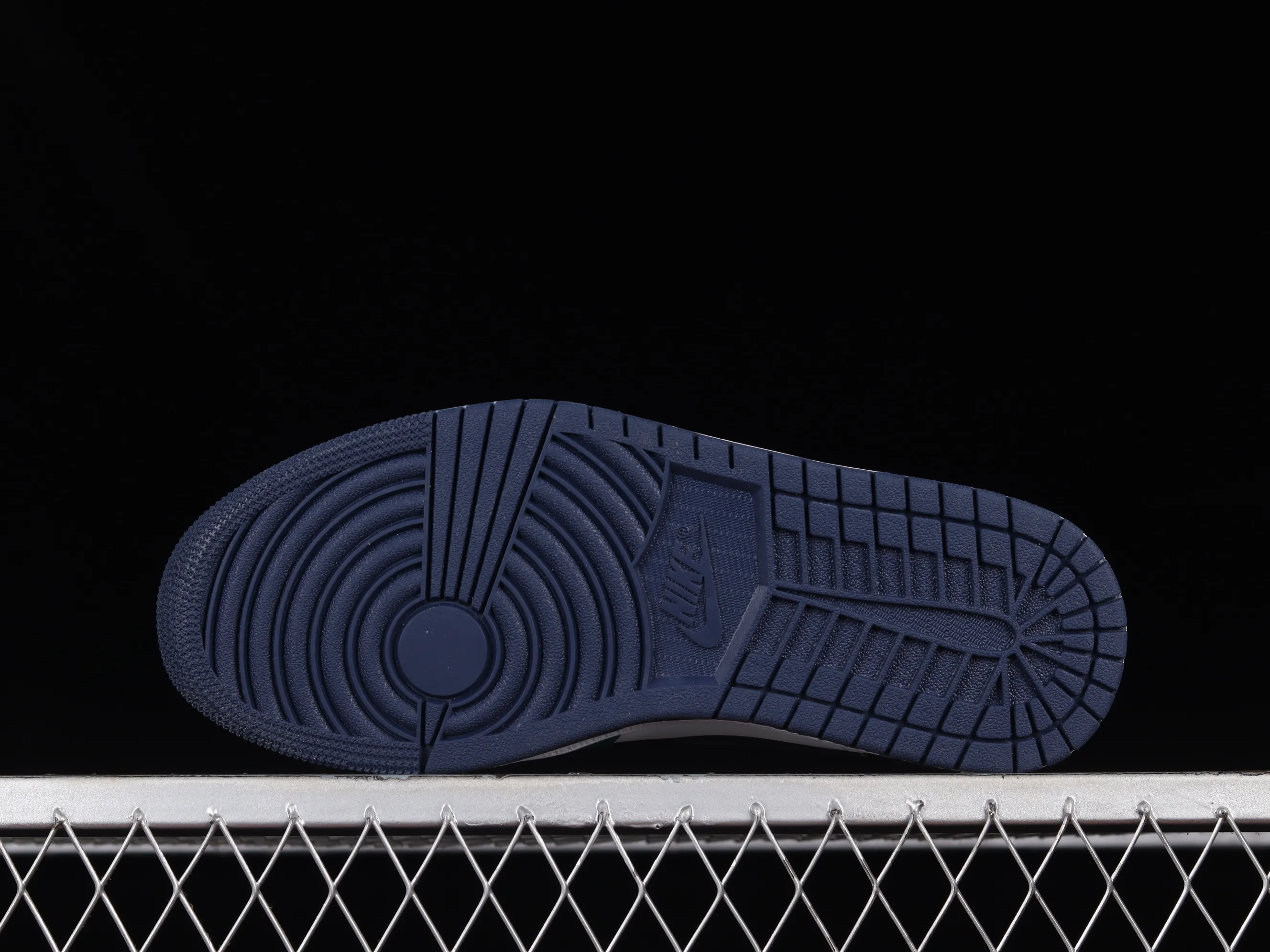 All categories Air Jordan Jordan series basketball shoes Air Jordan 1 Mid Air Jordan 1 Mid SE AJ1 Joe 1 navy blue and green color matching Zhongbang basketball shoes DZ5326-300